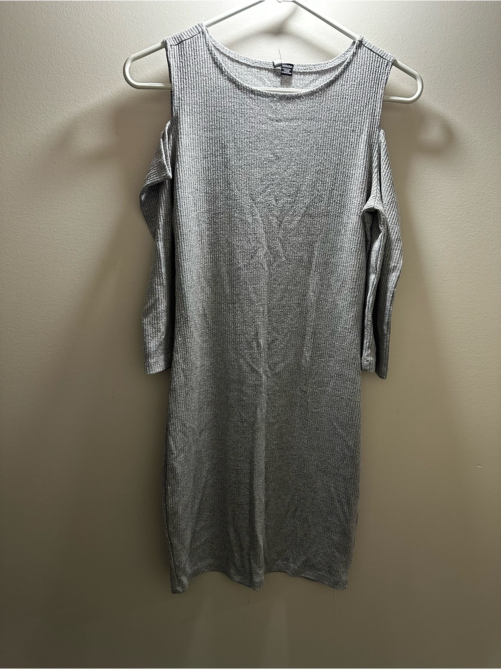 Cold-Shoulder Ribbed Midi Dress in Gray